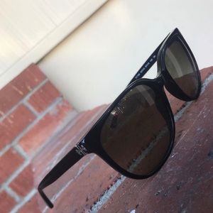 Black Tory Burch women’s sunglasses
